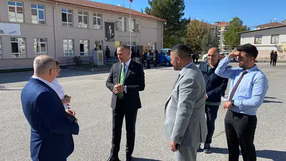 Eski Okuluna Duygulandıran Ziyaret
