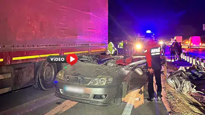 TIR’ın Lastiği Patladı, Otomobili Adeta Biçti!