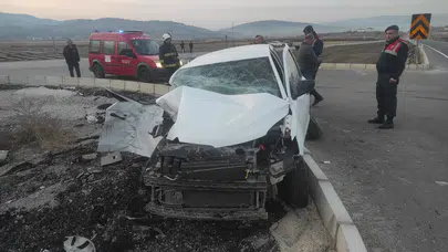 Otomobille Traktör Çarpıştı: 5 Yaralı