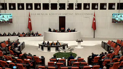 Tahtasız Sordu, Soylu Cevapladı