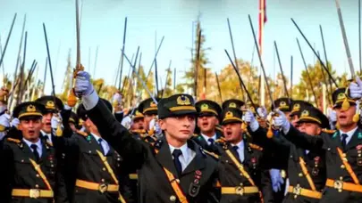 Yılmaz’dan Teğmenlere Destek