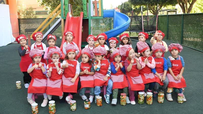 Turşular Konyaaltı’nın minik elleriyle kuruldu