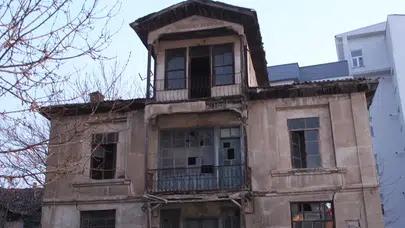 Tarihi Ev Yıkılmaya Yüz Tuttu