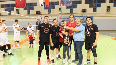 Voleybol Turnuvasının Şampiyonu Bayat Belediyesi Oldu