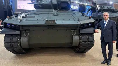 Ahlatcı, IDEF'25 Fuarında Çorum'un ve Türkiye'nin Gururuna Tanıklık Etti