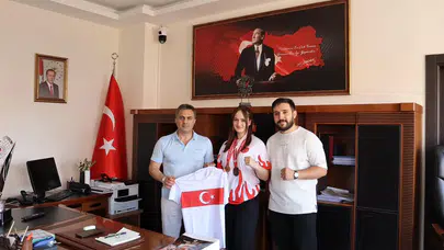 Şampiyon Boksör Elanur Akça, İl Müdürü Tarafından Ağırlandı
