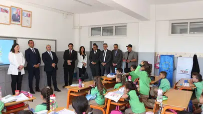 Miniklerin Yüzlerini Güldüren Armağan