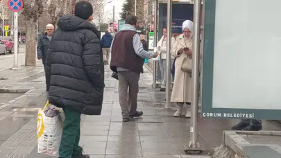 Gazi Caddesi’nde Peçeteli Dilencilik Hareketliliği