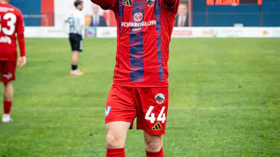 Çorumlu Futbolcunun Takımı Şampiyonluk İnadını Sürdürüyor