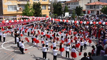 Gerze ve Boyabat'ta 23 Nisan Ulusal Egemenlik ve Çocuk Bayramı törenlerle kutlandı