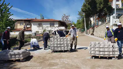 Bayat'ta Parke Taşı Çalışmaları Sürüyor