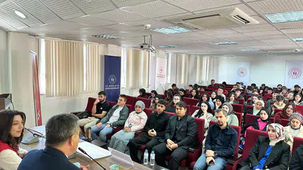 Demirkıran Tecrübelerini Öğrencilerle Paylaştı