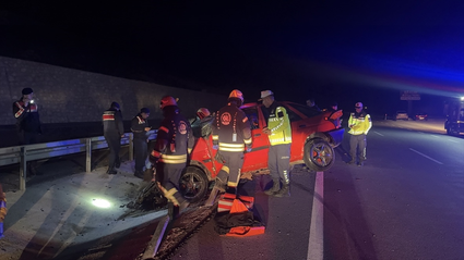 KOCAELİ - Bariyere çarpan otomobildeki 2 kişi öldü