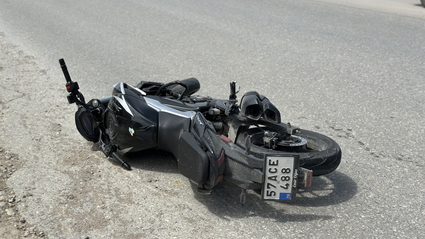 Gerze'de otomobille çarpışan motosikletin sürücüsü yaralandı