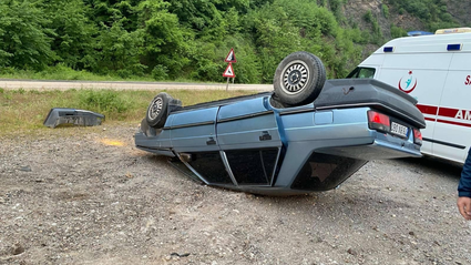 Karabük'te devrilen otomobildeki 2 kişi yaralandı