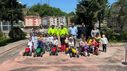 Salıpazarı'nda miniklere uygulamalı trafik eğitimi verildi