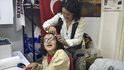 Serebral palsili Zeynep Ada annesinin sevgisi ve ilgisiyle yaşama tutundu