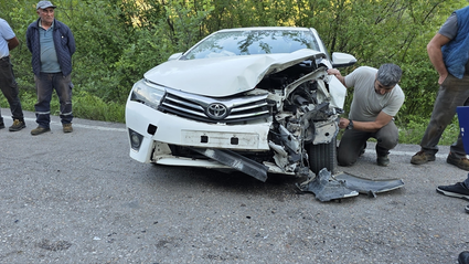 BURSA - 2 otomobilin çarpıştığı kazada 3 kişi yaralandı