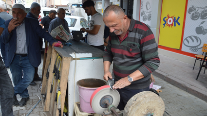 Havza'da bıçak bileme tezgahlarında yoğunluk yaşanıyor