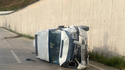 Tokat'ta minibüsün devrilmesi sonucu 10 kişi yaralandı