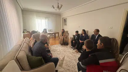 Protokol Eşlerinden Koruyucu Aile Ziyareti