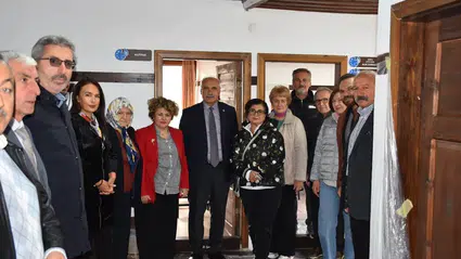 Uluslararası Sanatçılar Tuvalleri Renklendiriyor
