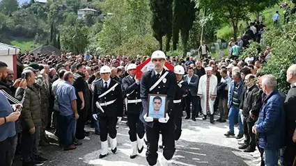 Trabzon'da yamaçtan düşerek ölen polis memuru son yolculuğuna uğurlandı