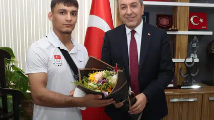Dere’den Dünya Şampiyonasına Giden Güreşçilere Destek