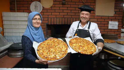 Köyüne Pizzacı Açtı, Talebe Yetişemiyor