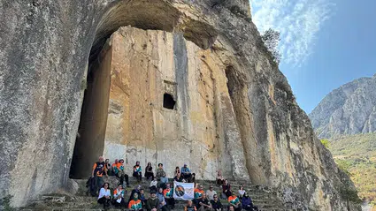 Çorum’daki Gizemli Kaya Mezarı Büyük İlgi Görüyor