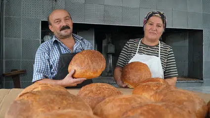 Evinin Alt Katında Açtı, Ekmek Üretiyor