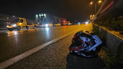 Motosiklet Bariyerlere Çarptı: 1 Ölü
