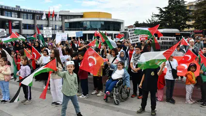 Düzce'de Küresel Sumud Filosu'na destek yürüyüş düzenlendi
