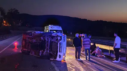 Otomobille Minibüs Çarpıştı: 9 Yaralı