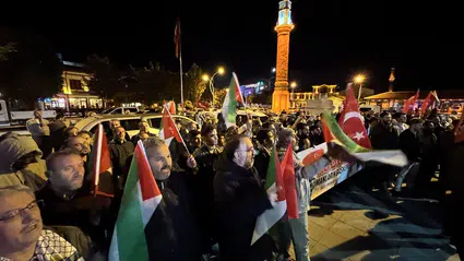 Yüzlerce Vatandaş İsrail'i Protesto Etti
