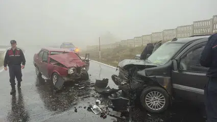 Samsun'da hafif ticari araçla otomobilin çarpıştığı kazada 1 kişi öldü, 6 kişi yaralandı