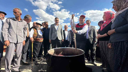 Elazığ’da Vali Hatipoğlu orcik yaptı, kadınlardan "Öyle karıştırılmaz" itirazı geldi