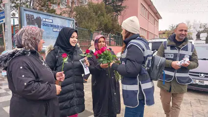 Polis ekiplerinden kadınlara KADES tanıtımı yapıldı