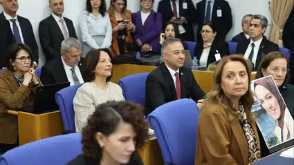 Tahtasız: Aileler Nasıl Parçalanıyor?