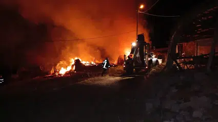 Ev, Alevlere Teslim Oldu