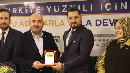 AK Parti Tepebaşı İlçe Başkanlığı görevini Serhat Tunç teslim aldı