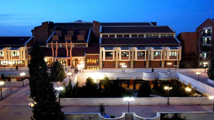 Anadolu Üniversitesi Kütüphanesi 7/24 öğrencilerin yanında