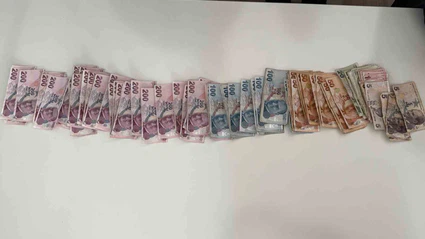 Esnaftan para toplayan dilencinin üzerinden 9 bin TL çıktı