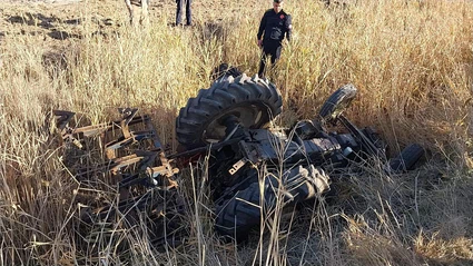 Gaziantep’te devrilen traktörün sürücüsü hayatını kaybetti