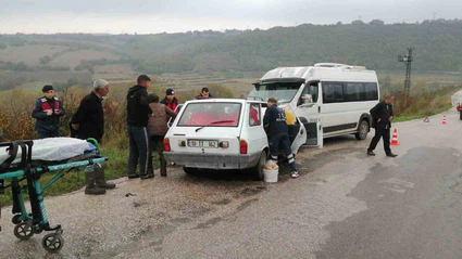 Gönen’de trafik kazasında sıkışan sürücü itfaiye ekiplerince kurtarıldı
