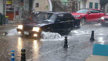 Menteşe’de şiddetli yağmur ve dolu etkili oluyor