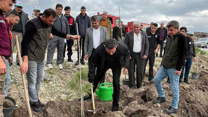 Selendi’de 800 fidan toprakla buluşturuldu