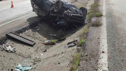 Takla atan otomobilden 2 kişi yaralı kurtuldu