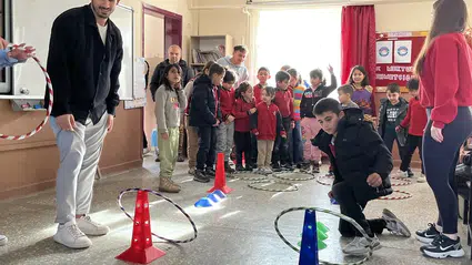 AK Parti'den Köy Okuluna Gönül Ziyareti