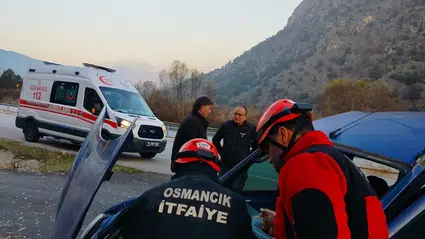 Otomobil Şarampole Devrildi: 3 Yaralı